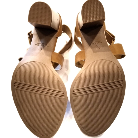 VERA WANG Cognac Block Heel Sandals - Picture 6 of 7